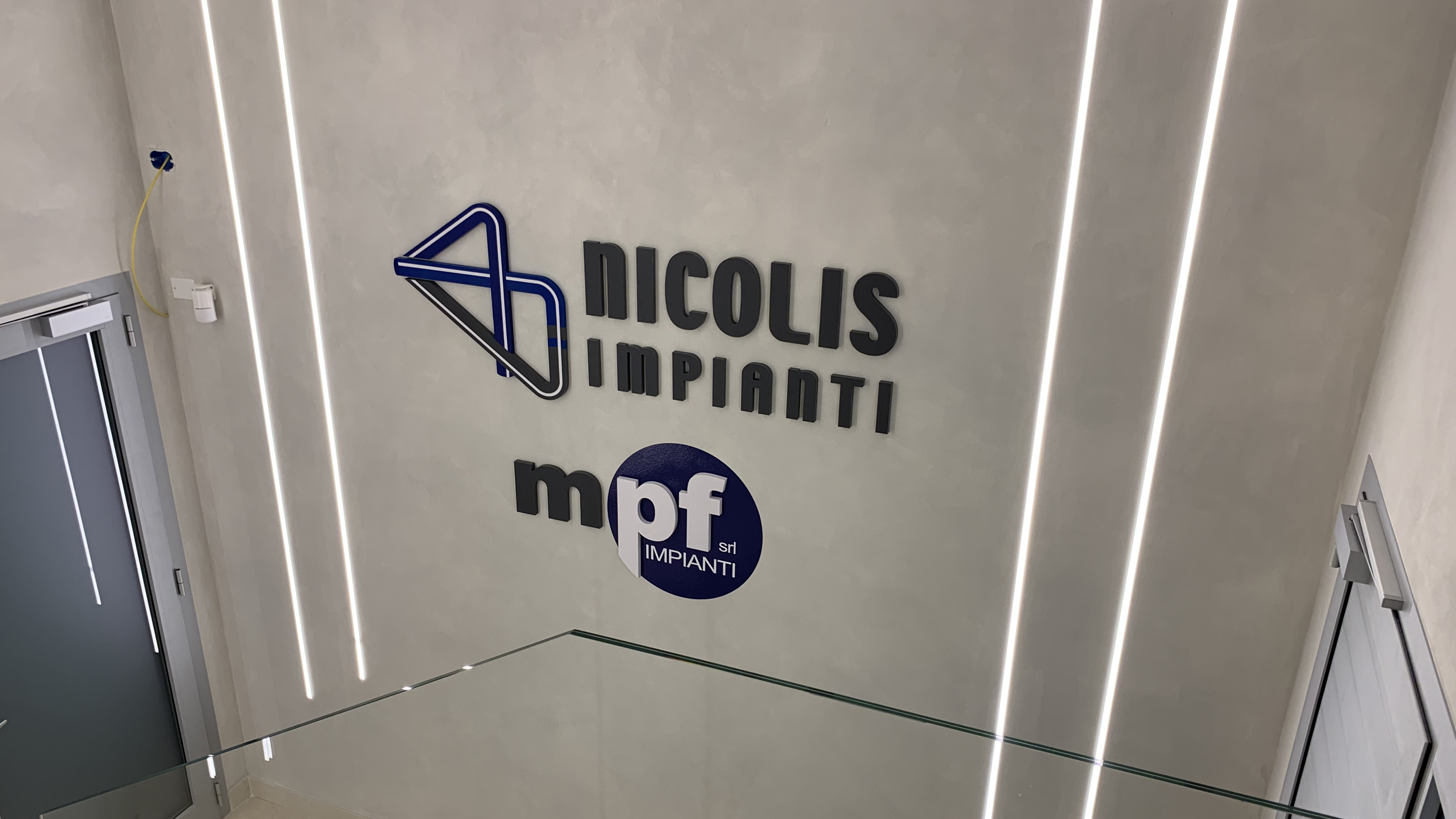 Foto interna insegna Nicolis impianti