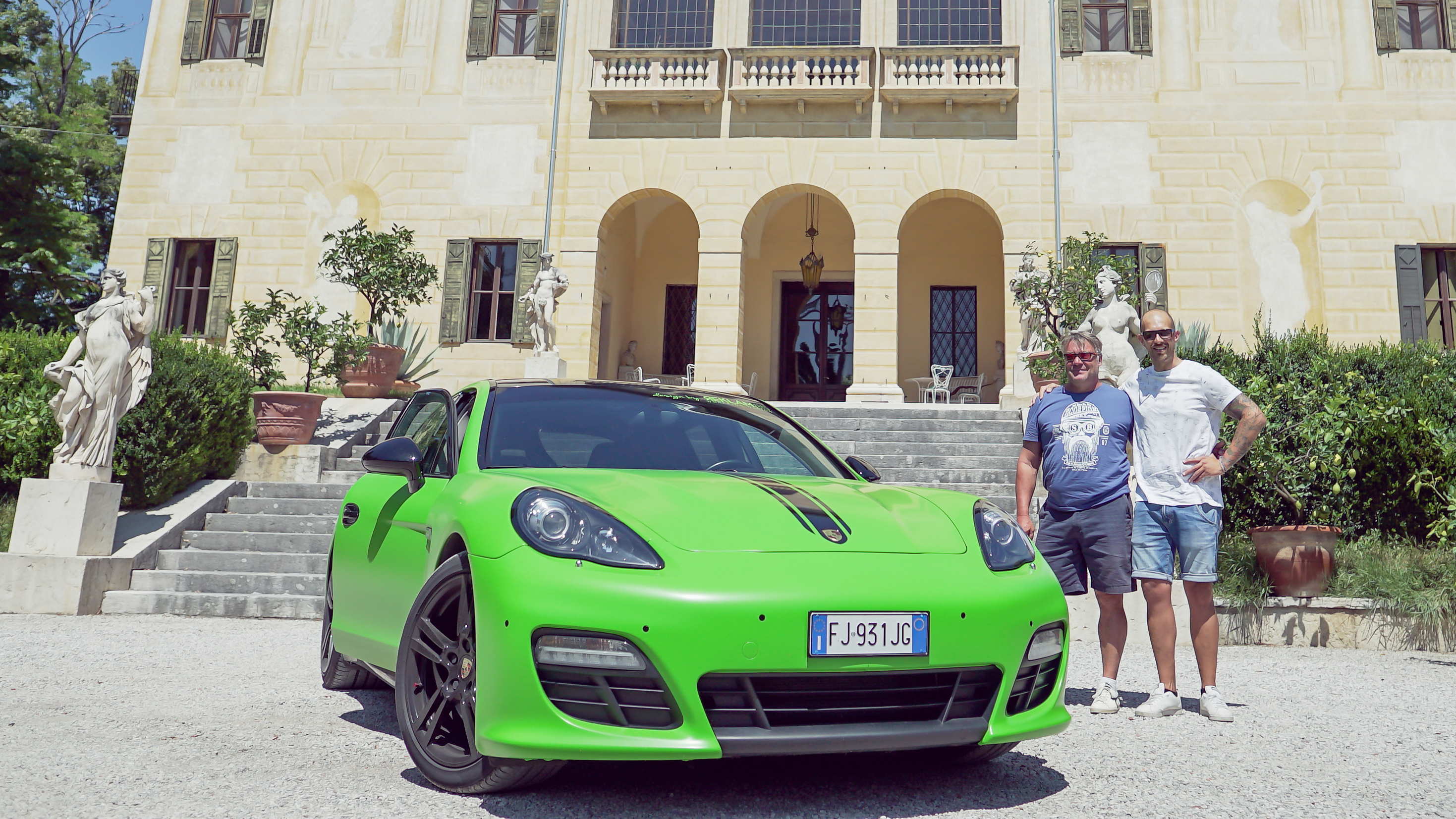 Wrapping Porsche Panamera Verde